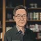 内容主编林晓峰头像，专注动画内容解析的资深编辑，表情专注，背景为简洁书房环境